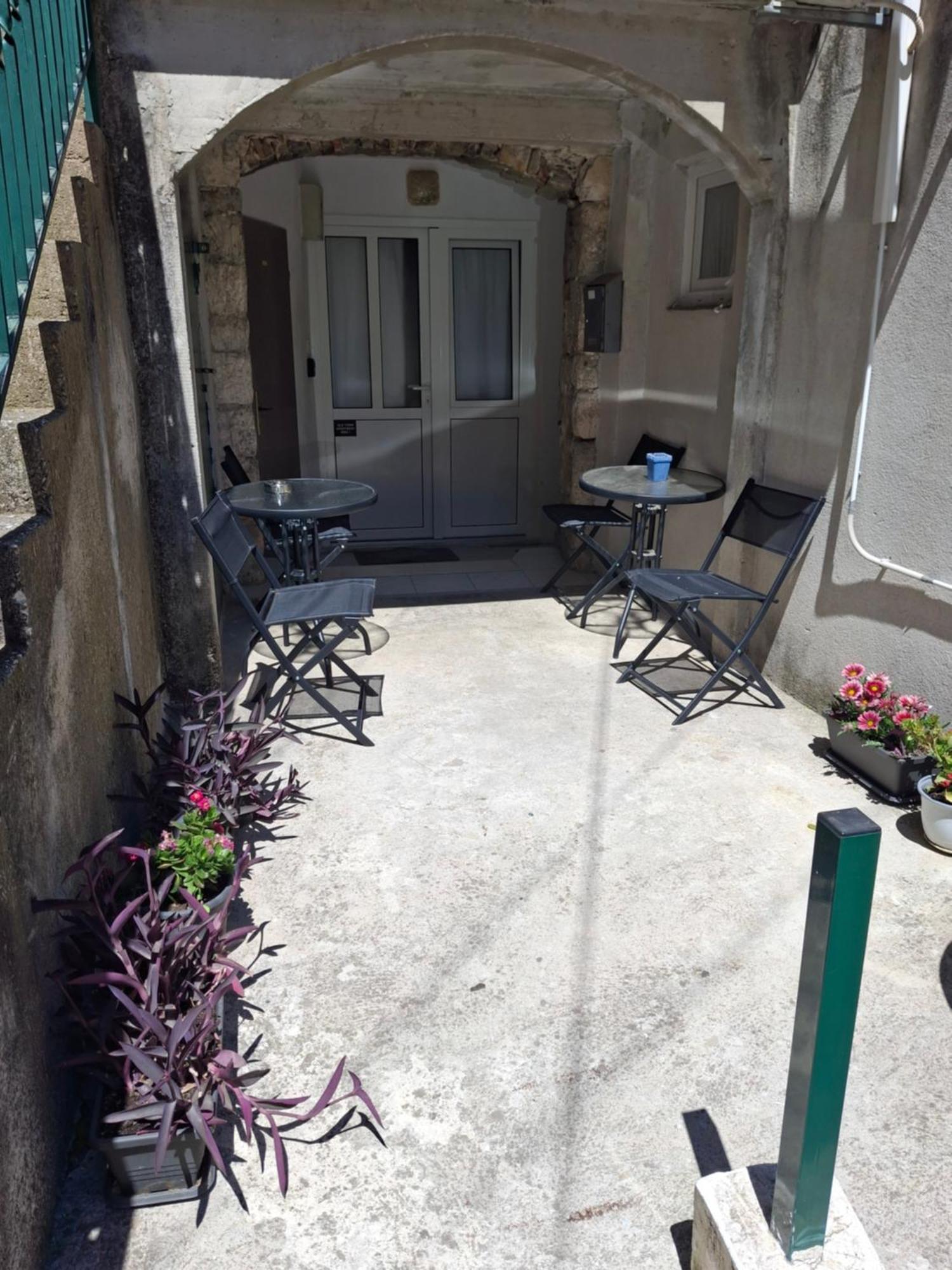 Old Town Apartment Nina 1 สปลิท ภายนอก รูปภาพ